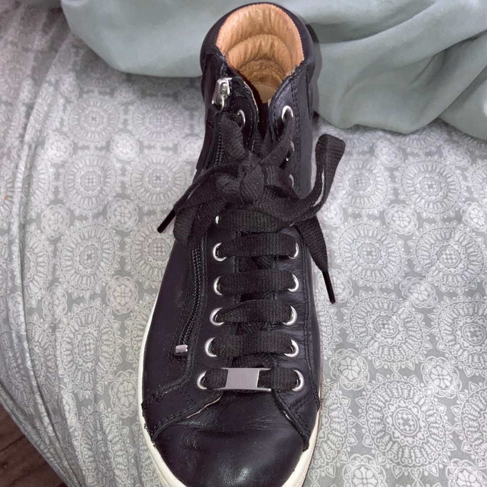 Brand- Ugg color- black and brown and size- 7.5